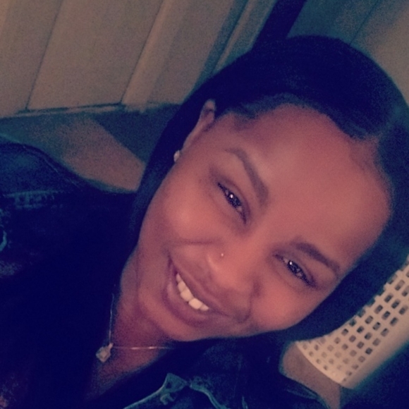 Meet your Posher, Andrea - Picture 2 of 3